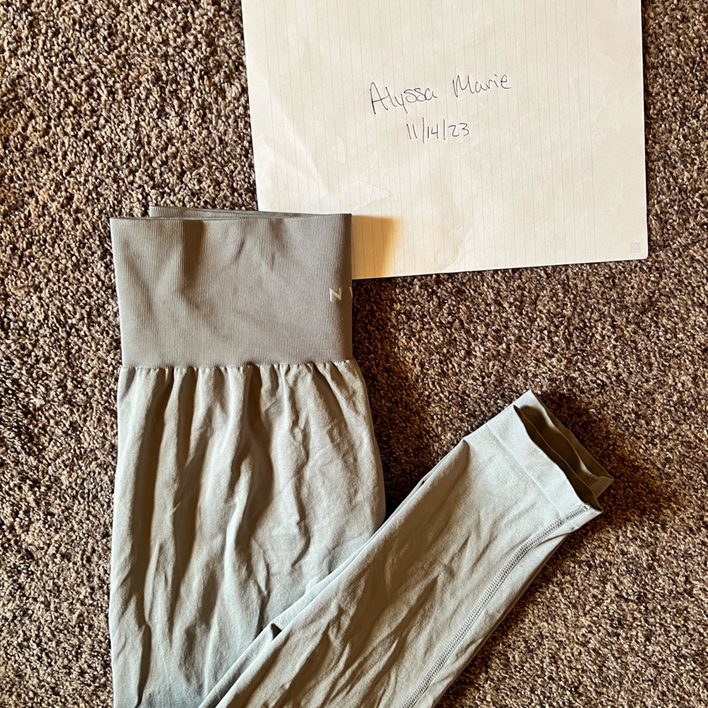 NVGTN leggings light grey size M